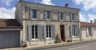 Maison Charentaise avec piscine Maison Charentaise avec piscine