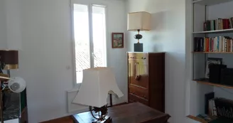 Appartement meublé pour 2 personnes centre ville, jardin et terrasse . Appartement meublé pour 2 personnes centre ville, jardin et terrasse .