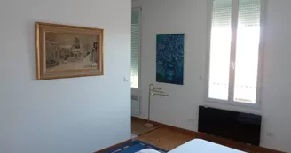 Appartement meublé pour 2 personnes centre ville, jardin et terrasse . Appartement meublé pour 2 personnes centre ville, jardin et terrasse .