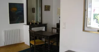 Appartement meublé pour 2 personnes centre ville, jardin et terrasse . Appartement meublé pour 2 personnes centre ville, jardin et terrasse .