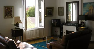 Appartement meublé pour 2 personnes centre ville, jardin et terrasse . Appartement meublé pour 2 personnes centre ville, jardin et terrasse .