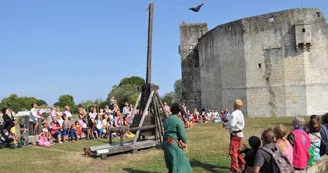 Château Fort de la Fée Mélusine et son parc de loisirs médiéval à St-Jean-d'Angle Château Fort de la Fée Mélusine et son parc de loisirs médiéval à St-Jean-d'Angle