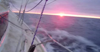 Sortie au coucher du soleil en voilier - Nomade Voile Sortie au coucher du soleil en voilier - Nomade Voile