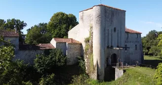 Château de Villeneuve la Comtesse Château de Villeneuve la Comtesse