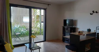 Au Petit Canapé Jaune Au Petit Canapé Jaune