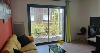 Au Petit Canapé Jaune Au Petit Canapé Jaune