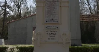 Le monument aux morts Le monument aux morts