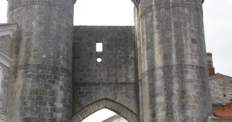 La porte de ville dite « Porte Saint-Pierre » La porte de ville dite « Porte Saint-Pierre »
