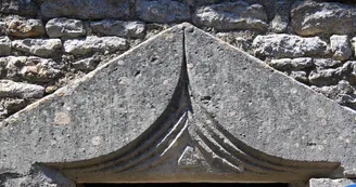 Façade du XVIIe siècle à Bazauges